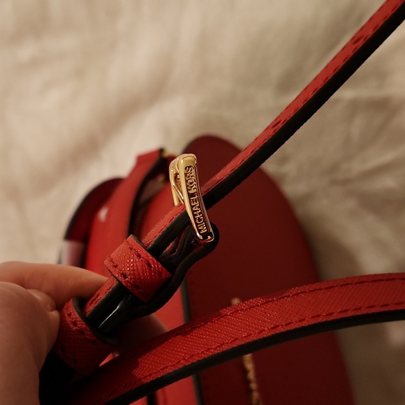 Michael Kors Jet Set Travel Crossbody in bright red - Picture 6 of 7